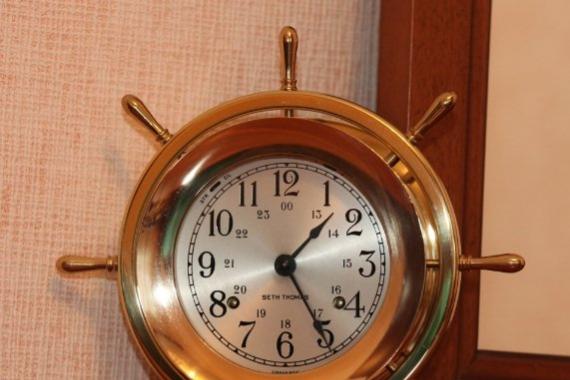 Старинные морские корабельные часы